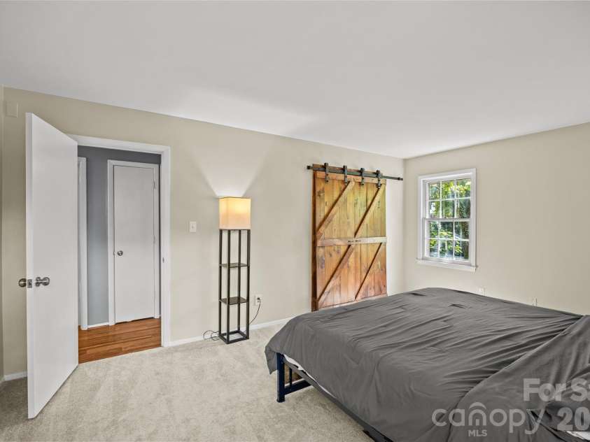 511 Morning Dale Road, Matthews, NC 28105.  MLS# CAR4420407, YatesRealty ID 54663. 