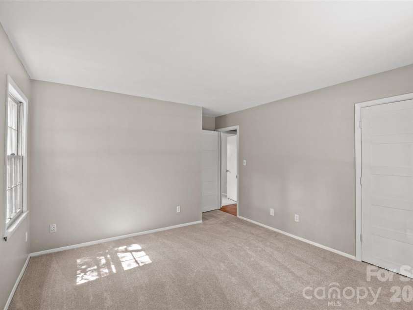 511 Morning Dale Road, Matthews, NC 28105.  MLS# CAR4420407, YatesRealty ID 54663. 
