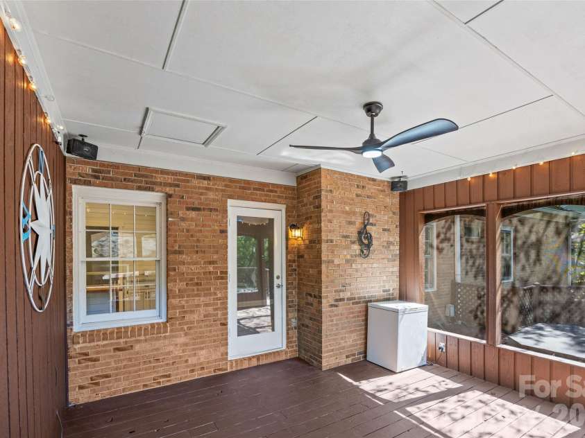 511 Morning Dale Road, Matthews, NC 28105.  MLS# CAR4420407, YatesRealty ID 54663. 