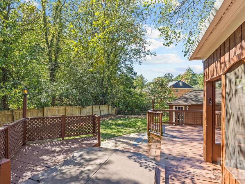 511 Morning Dale Road, Matthews, NC 28105.  MLS# CAR4420407, YatesRealty ID 54663. 