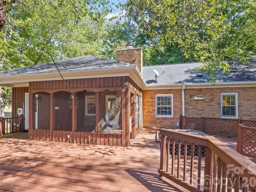 511 Morning Dale Road, Matthews, NC 28105.  MLS# CAR4420407, YatesRealty ID 54663. 