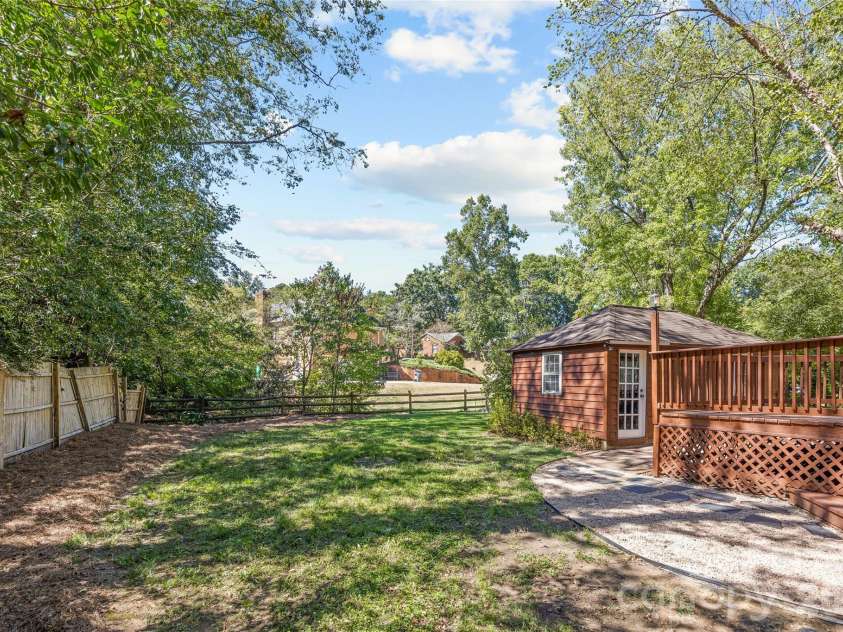 511 Morning Dale Road, Matthews, NC 28105.  MLS# CAR4420407, YatesRealty ID 54663. 