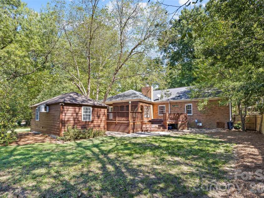 511 Morning Dale Road, Matthews, NC 28105.  MLS# CAR4420407, YatesRealty ID 54663. 