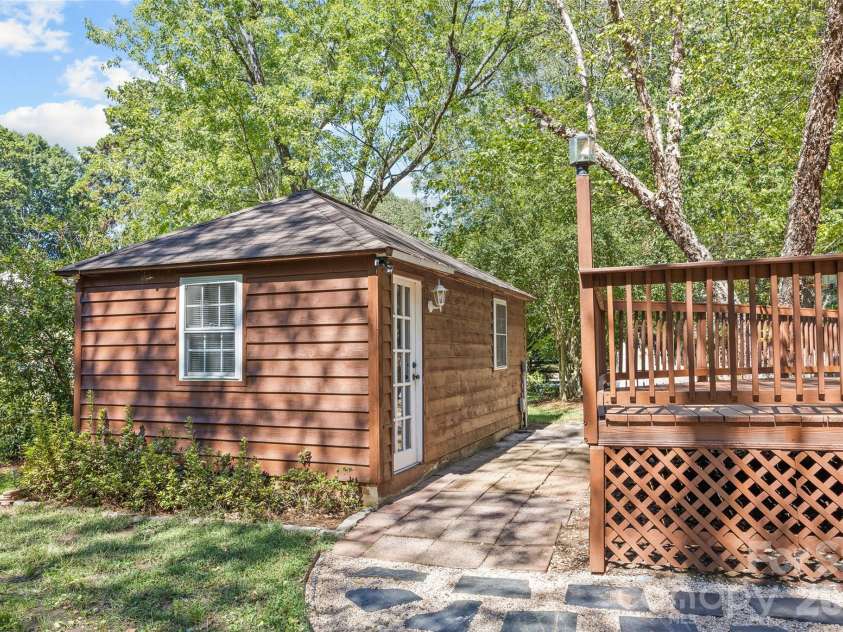 511 Morning Dale Road, Matthews, NC 28105.  MLS# CAR4420407, YatesRealty ID 54663. 