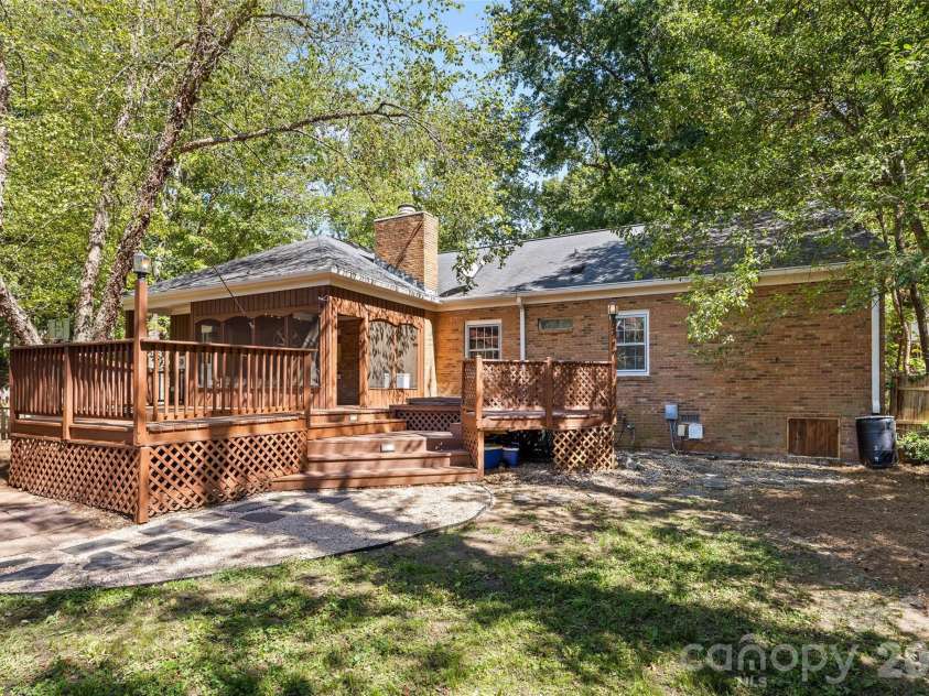 511 Morning Dale Road, Matthews, NC 28105.  MLS# CAR4420407, YatesRealty ID 54663. 
