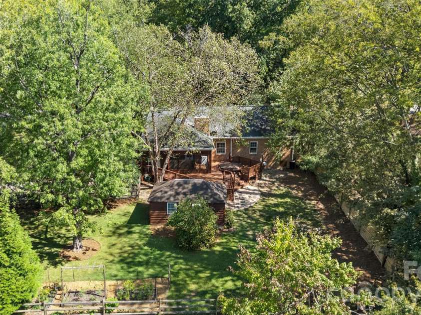 511 Morning Dale Road, Matthews, NC 28105.  MLS# CAR4420407, YatesRealty ID 54663. 