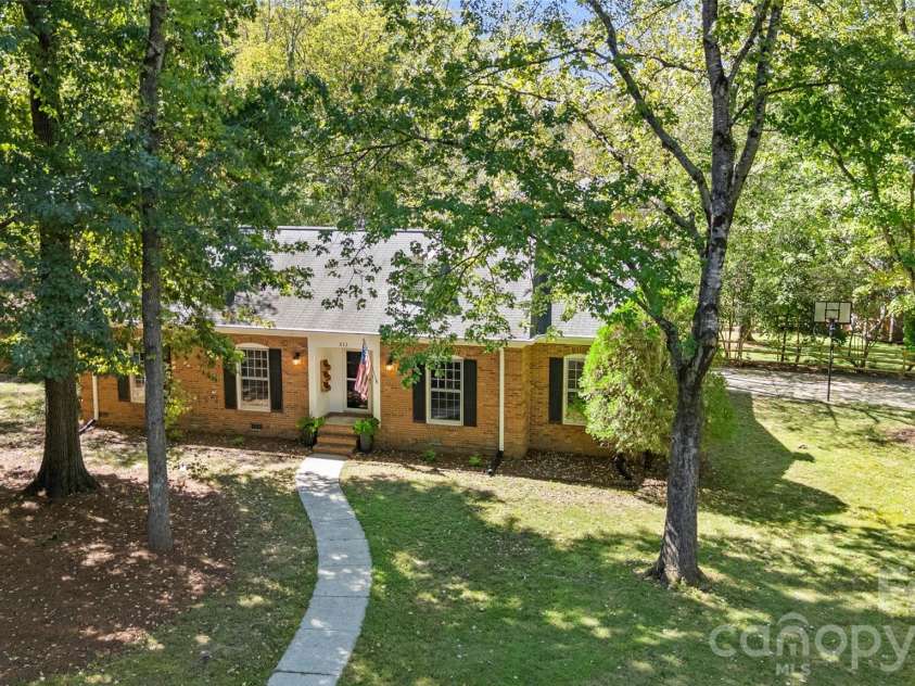 511 Morning Dale Road, Matthews, NC 28105.  MLS# CAR4420407, YatesRealty ID 54663. 