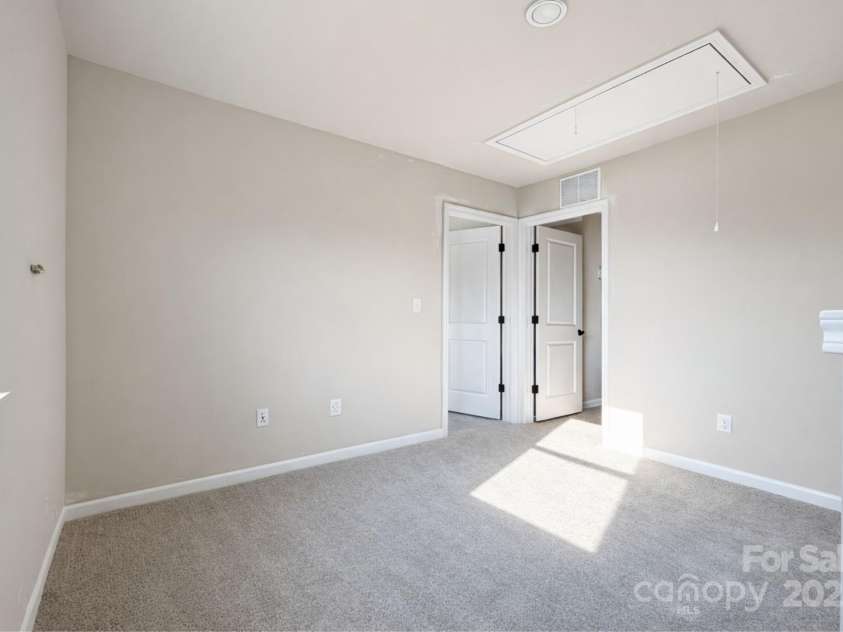 4729 Muskogee Drive, Charlotte, NC 28212.  MLS# CAR4334574, YatesRealty ID 54664. 