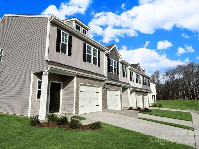 4729 Muskogee Drive, Charlotte, NC 28212.  MLS# CAR4334574, YatesRealty ID 54664. 