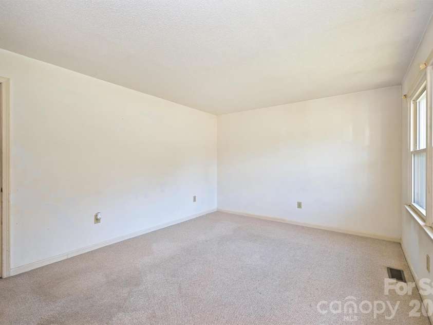 535 Little Texas Road, Kannapolis, NC 28083.  MLS# CAR4431009, YatesRealty ID 54666. Living Room