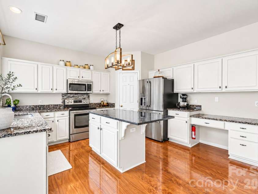 8728 Fieldcroft Drive, Charlotte, NC 28277.  MLS# CAR4427939, YatesRealty ID 54669. 