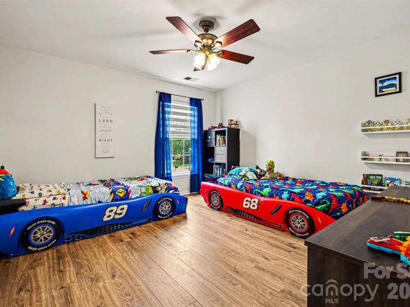 8728 Fieldcroft Drive, Charlotte, NC 28277.  MLS# CAR4427939, YatesRealty ID 54669. 