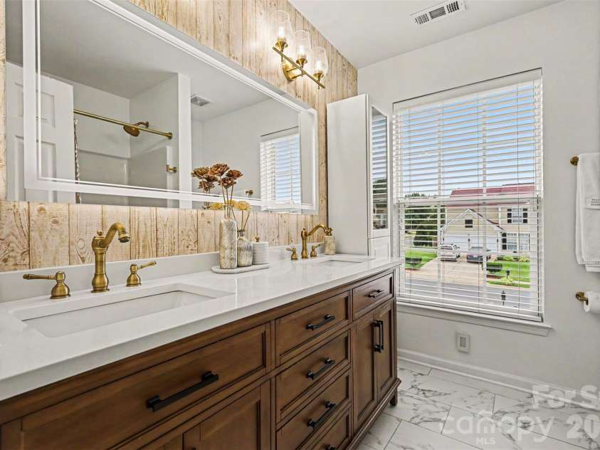 8728 Fieldcroft Drive, Charlotte, NC 28277.  MLS# CAR4427939, YatesRealty ID 54669. 