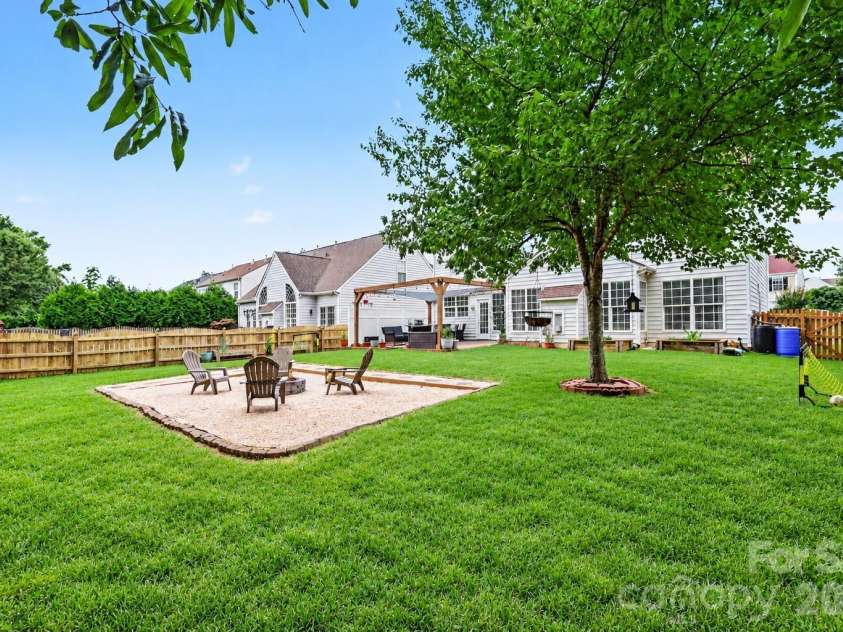8728 Fieldcroft Drive, Charlotte, NC 28277.  MLS# CAR4427939, YatesRealty ID 54669. 