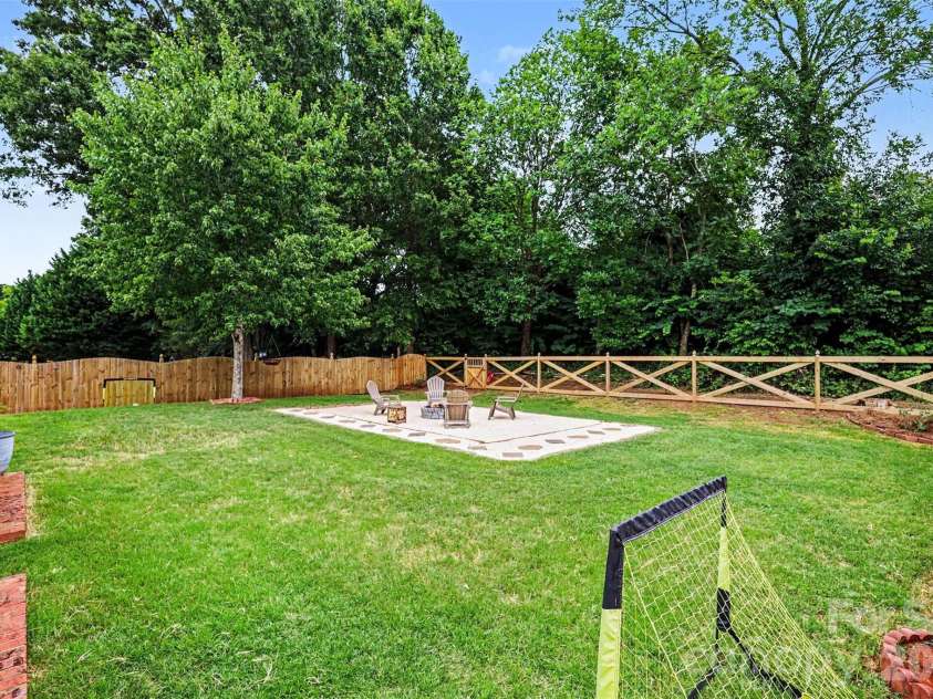 8728 Fieldcroft Drive, Charlotte, NC 28277.  MLS# CAR4427939, YatesRealty ID 54669. 
