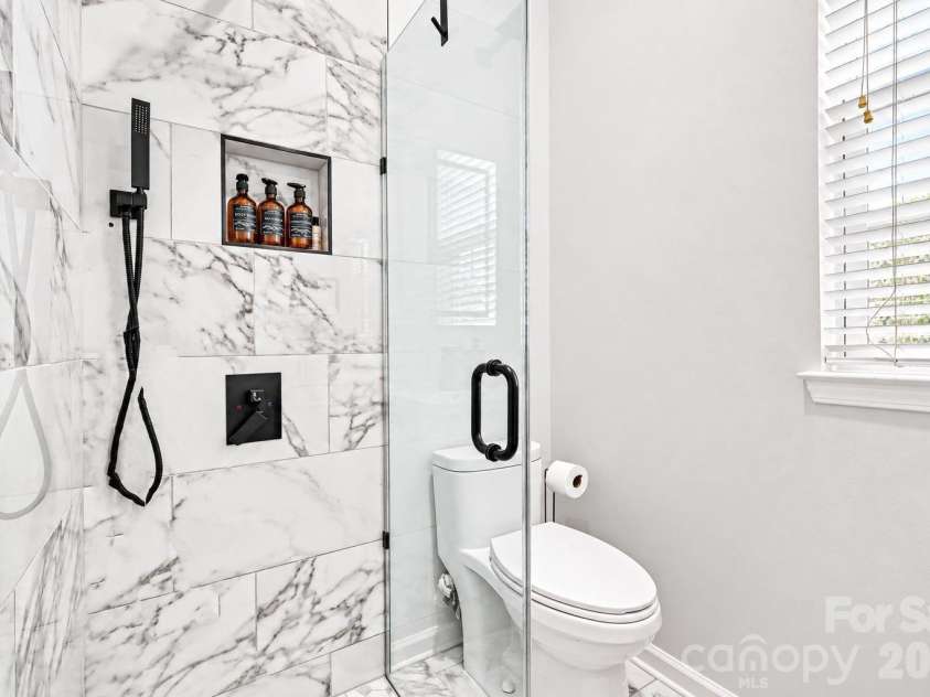 8728 Fieldcroft Drive, Charlotte, NC 28277.  MLS# CAR4427939, YatesRealty ID 54669. First Floor Full Bath