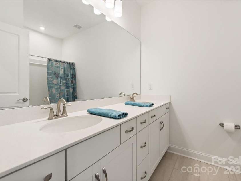 11031 Larkslea Lane, Charlotte, NC 28278.  MLS# CAR4271960, YatesRealty ID 5467. 