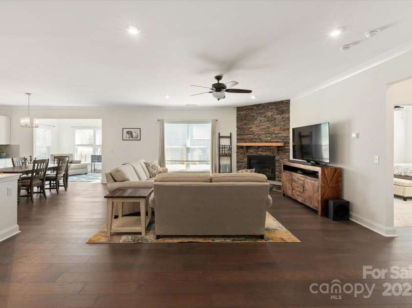 11031 Larkslea Lane, Charlotte, NC 28278.  MLS# CAR4271960, YatesRealty ID 5467. 