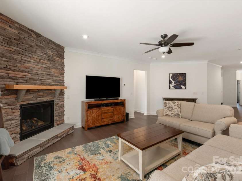 11031 Larkslea Lane, Charlotte, NC 28278.  MLS# CAR4271960, YatesRealty ID 5467. 