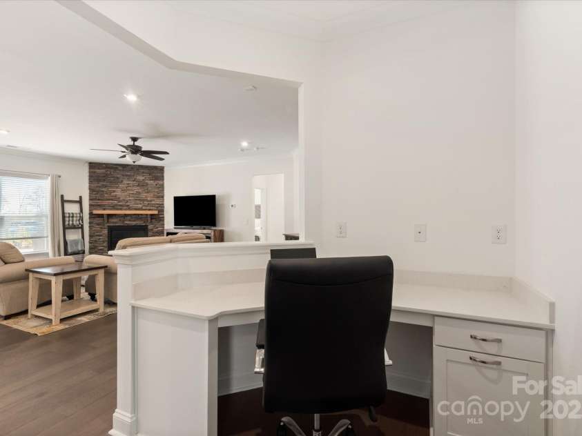 11031 Larkslea Lane, Charlotte, NC 28278.  MLS# CAR4271960, YatesRealty ID 5467. 