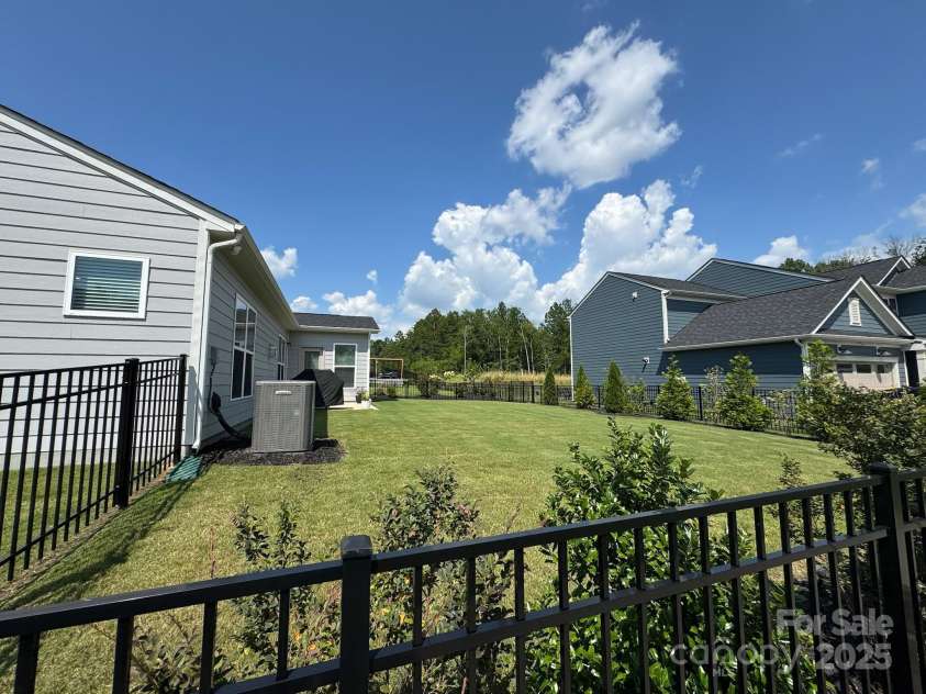 11031 Larkslea Lane, Charlotte, NC 28278.  MLS# CAR4271960, YatesRealty ID 5467. 