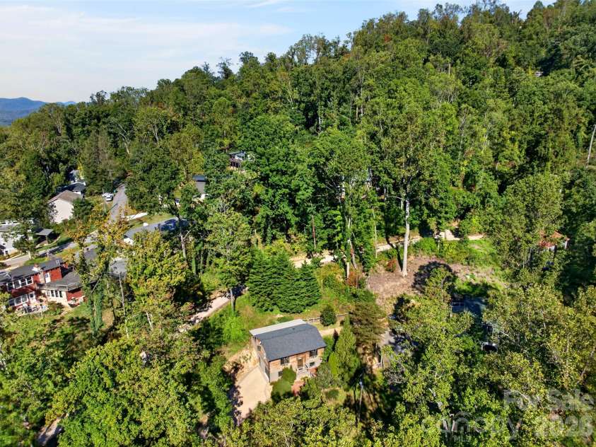 53 Hemlock Street, Arden, NC 28704.  MLS# CAR4430956, YatesRealty ID 54671. 