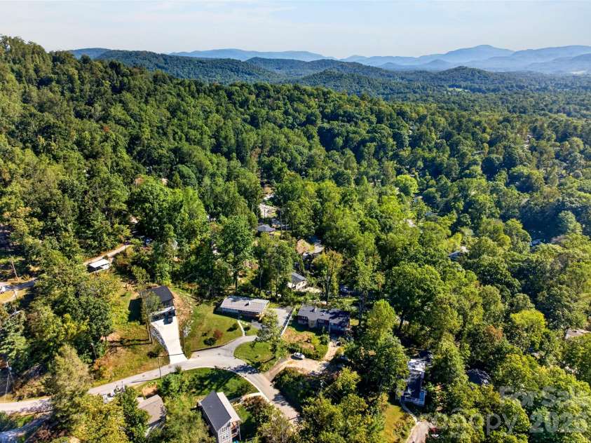53 Hemlock Street, Arden, NC 28704.  MLS# CAR4430956, YatesRealty ID 54671. 