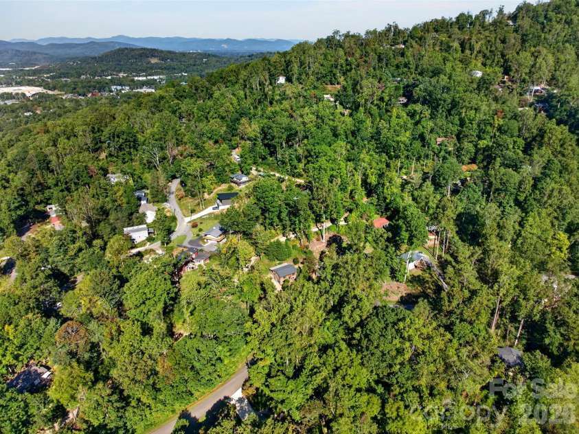 53 Hemlock Street, Arden, NC 28704.  MLS# CAR4430956, YatesRealty ID 54671. 