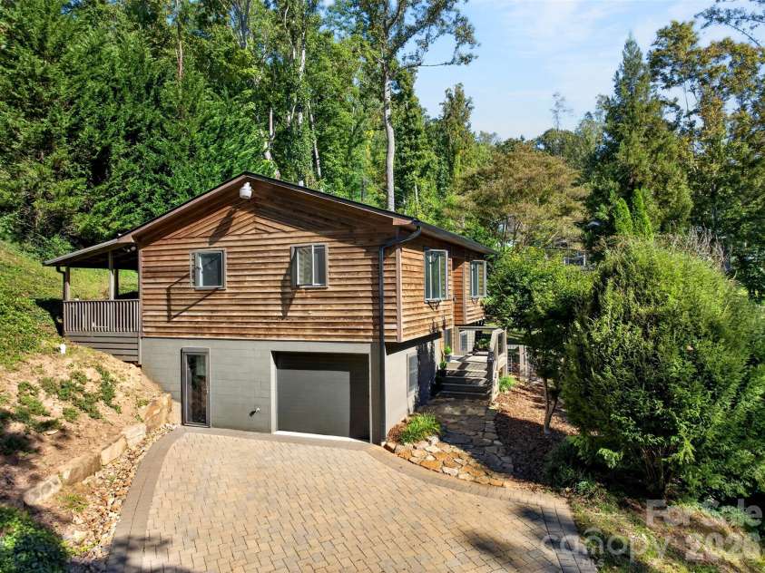 53 Hemlock Street, Arden, NC 28704.  MLS# CAR4430956, YatesRealty ID 54671. 