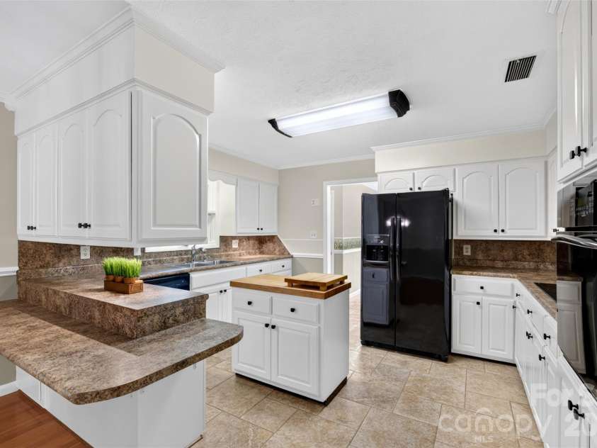 1007 Woodland Street, Valdese, NC 28690.  MLS# CAR4429584, YatesRealty ID 54673. Kitchen