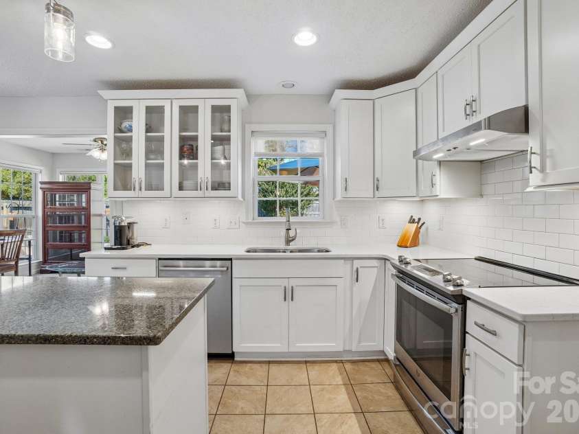 206 Rolling Meadow Road, Fletcher, NC 28732.  MLS# CAR4427765, YatesRealty ID 54675. 
