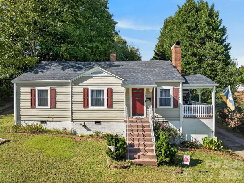 1068 14th Avenue, Hickory, NC 28601.  MLS# CAR4430656, YatesRealty ID 54676. 