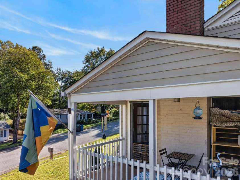 1068 14th Avenue, Hickory, NC 28601.  MLS# CAR4430656, YatesRealty ID 54676. 