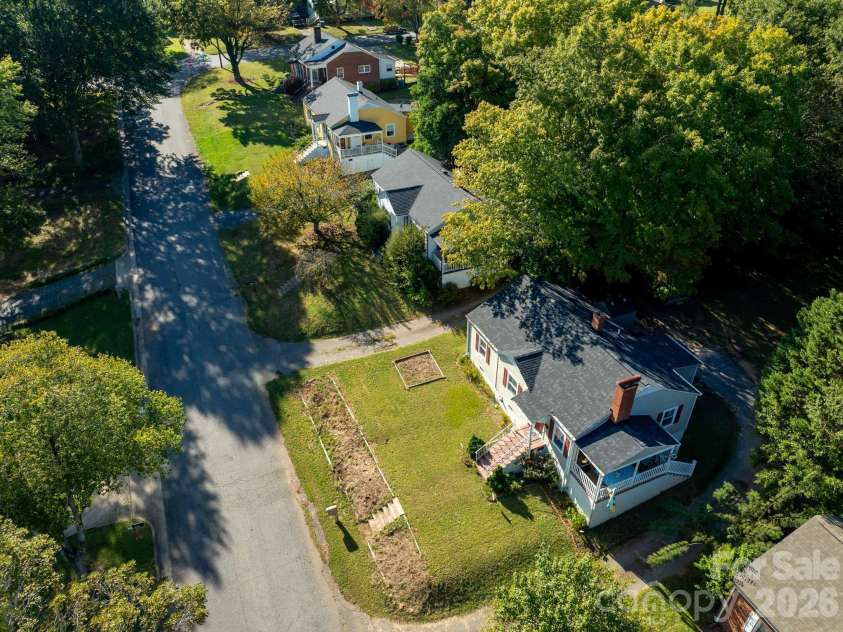 1068 14th Avenue, Hickory, NC 28601.  MLS# CAR4430656, YatesRealty ID 54676. 
