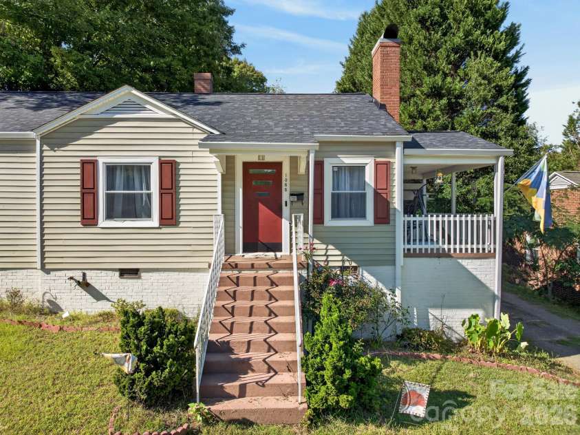 1068 14th Avenue, Hickory, NC 28601.  MLS# CAR4430656, YatesRealty ID 54676. 