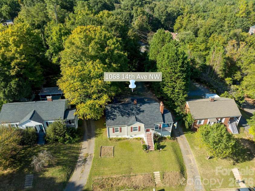1068 14th Avenue, Hickory, NC 28601.  MLS# CAR4430656, YatesRealty ID 54676. 