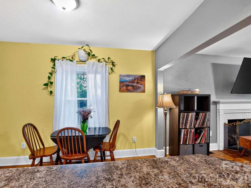 1068 14th Avenue, Hickory, NC 28601.  MLS# CAR4430656, YatesRealty ID 54676. 