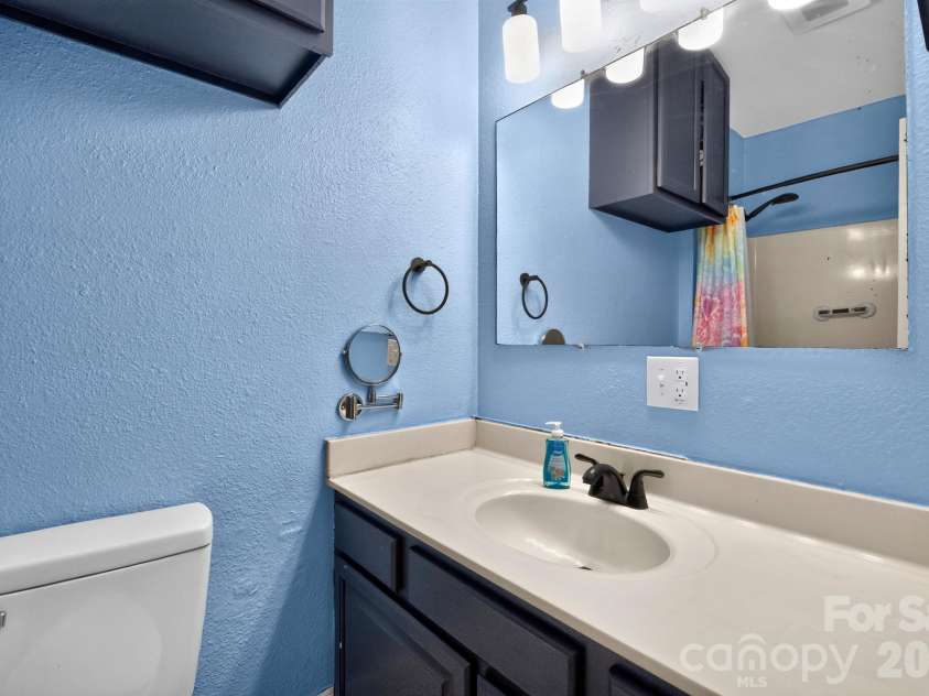 1068 14th Avenue, Hickory, NC 28601.  MLS# CAR4430656, YatesRealty ID 54676. 