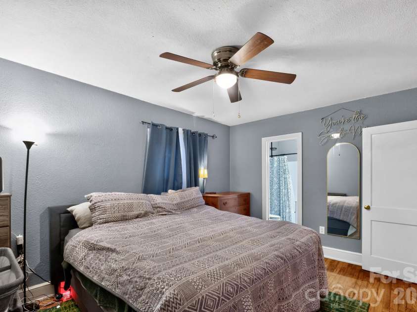 1068 14th Avenue, Hickory, NC 28601.  MLS# CAR4430656, YatesRealty ID 54676. 