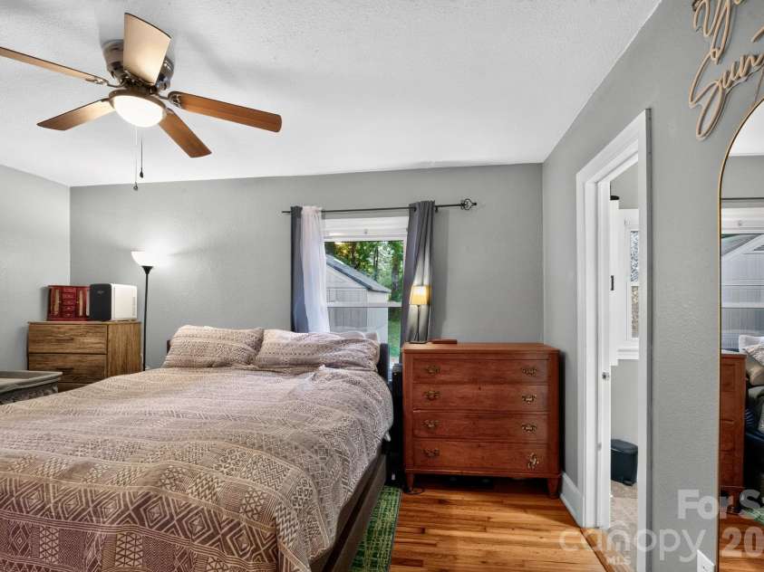 1068 14th Avenue, Hickory, NC 28601.  MLS# CAR4430656, YatesRealty ID 54676. 