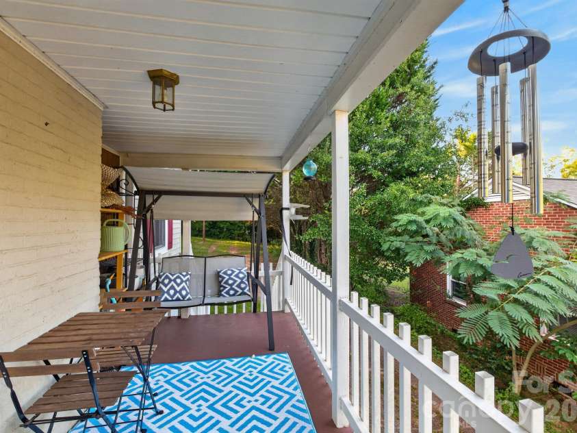 1068 14th Avenue, Hickory, NC 28601.  MLS# CAR4430656, YatesRealty ID 54676. 