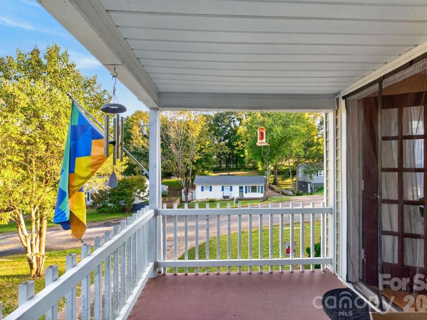 1068 14th Avenue, Hickory, NC 28601.  MLS# CAR4430656, YatesRealty ID 54676. 