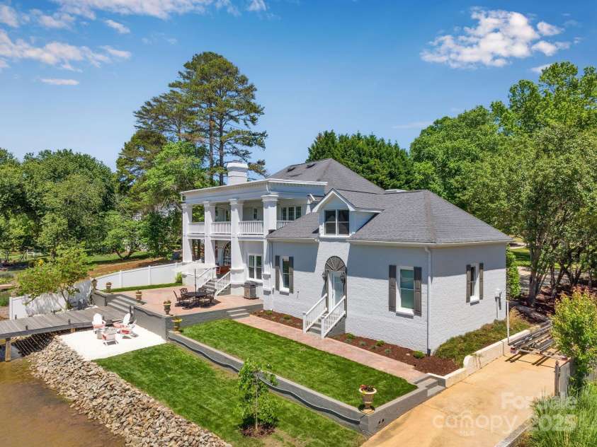 8150 Malibu Pointe Lane, Denver, NC 28037.  MLS# CAR4234717, YatesRealty ID 5468. 