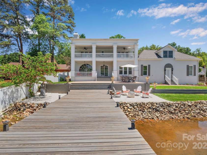 8150 Malibu Pointe Lane, Denver, NC 28037.  MLS# CAR4234717, YatesRealty ID 5468. 