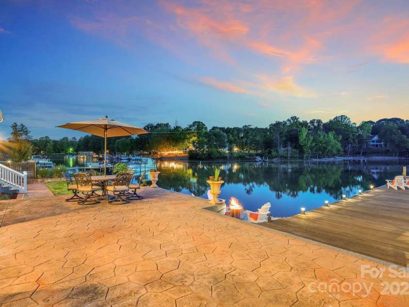 8150 Malibu Pointe Lane, Denver, NC 28037.  MLS# CAR4234717, YatesRealty ID 5468. 