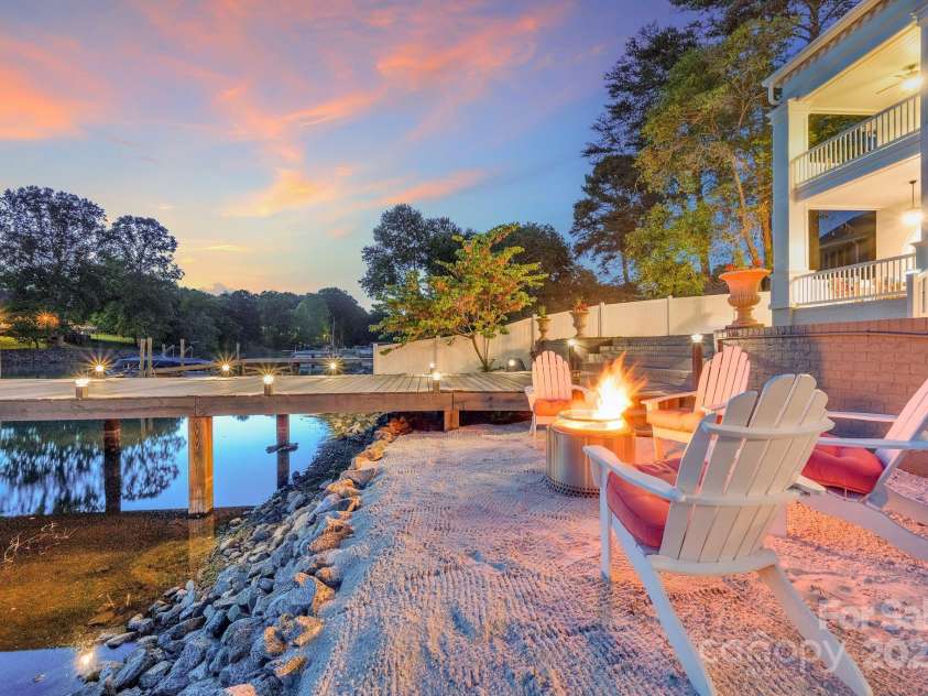 8150 Malibu Pointe Lane, Denver, NC 28037.  MLS# CAR4234717, YatesRealty ID 5468. 