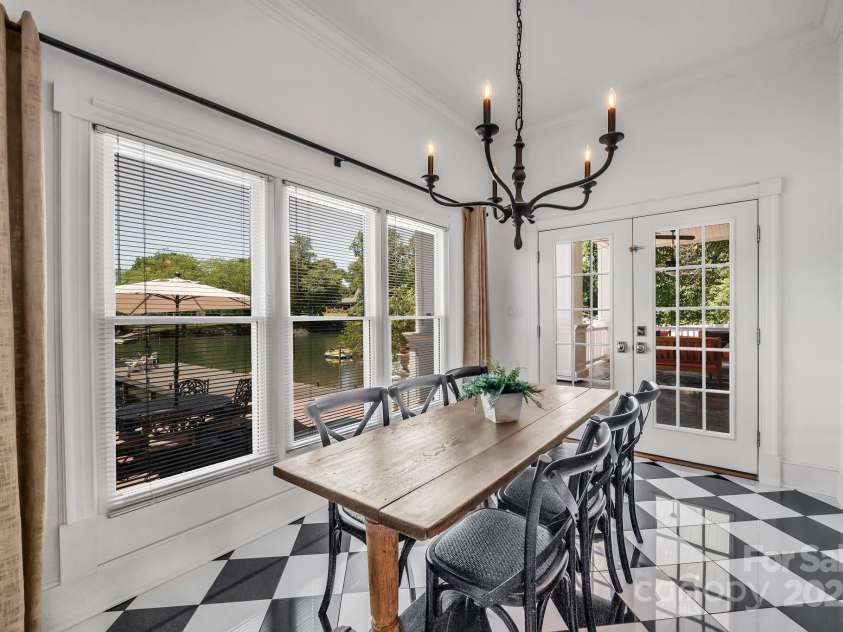 8150 Malibu Pointe Lane, Denver, NC 28037.  MLS# CAR4234717, YatesRealty ID 5468. Breakfast nook