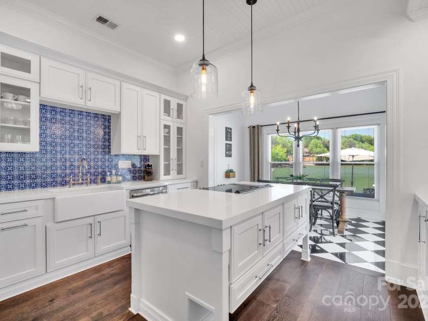 8150 Malibu Pointe Lane, Denver, NC 28037.  MLS# CAR4234717, YatesRealty ID 5468. Kitchen with quartz