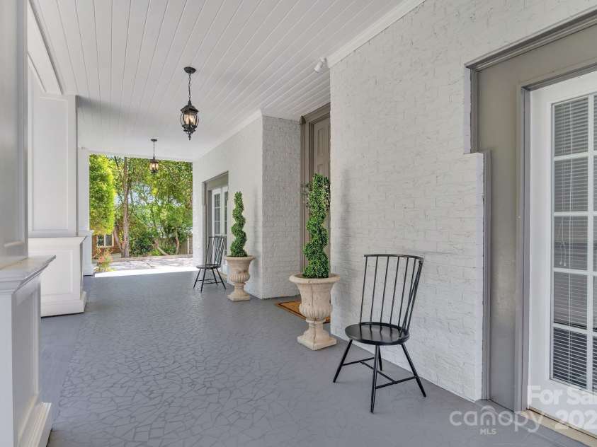 8150 Malibu Pointe Lane, Denver, NC 28037.  MLS# CAR4234717, YatesRealty ID 5468. Plenty of room to greet guests and hang out with neighbors on this oversized front porch.