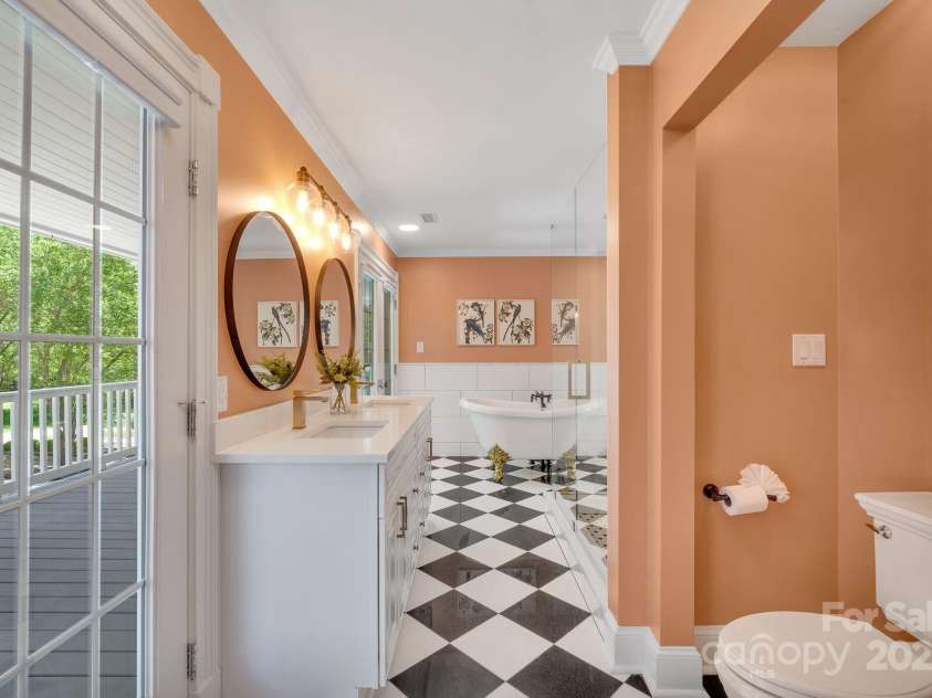 8150 Malibu Pointe Lane, Denver, NC 28037.  MLS# CAR4234717, YatesRealty ID 5468. Primary bathroom